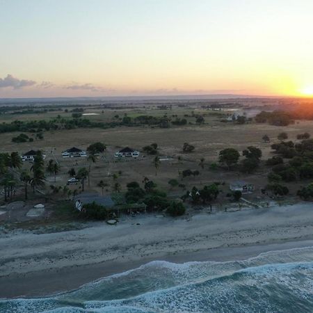 Wera Beach Kadumbul Buitenkant foto