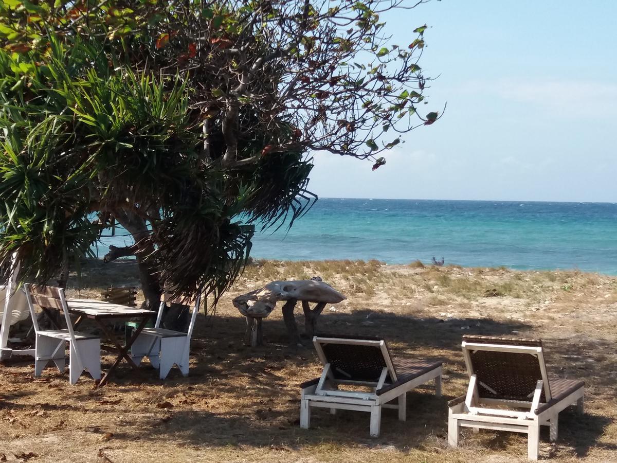 Wera Beach Kadumbul Buitenkant foto